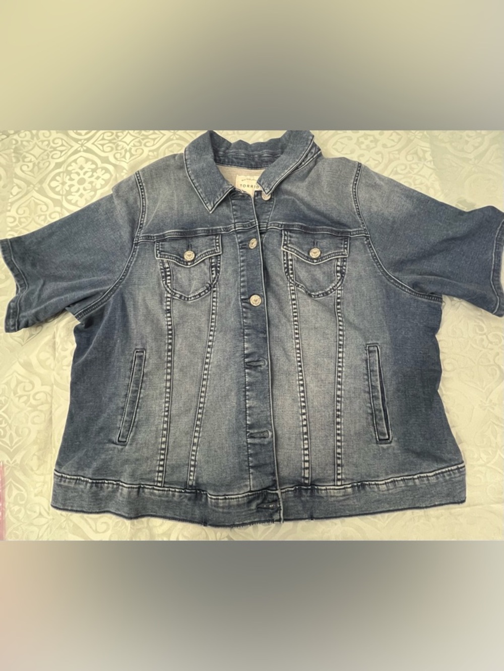 torrid blue jean shirt size X-LARGE
Good used condition